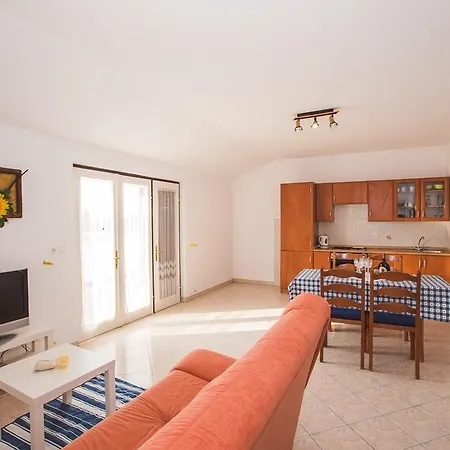Renata Apartment Banjol