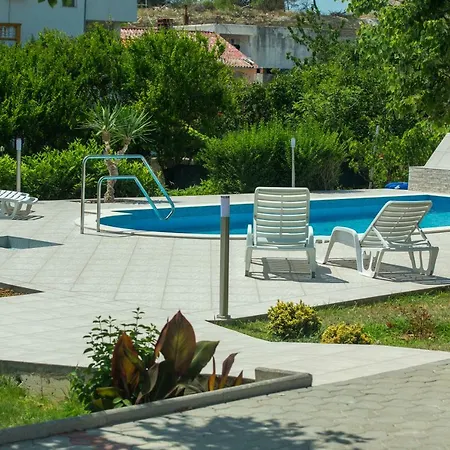 Renata Apartment Banjol